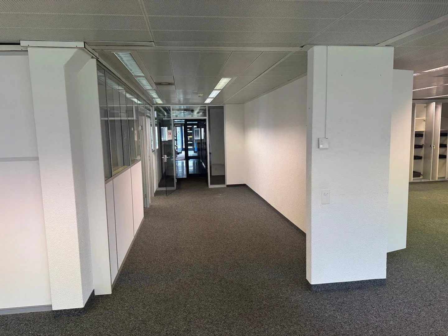 Ufficio spazioso di 255 m² con uffici individuali separati in affitto - Foto 6 di 10