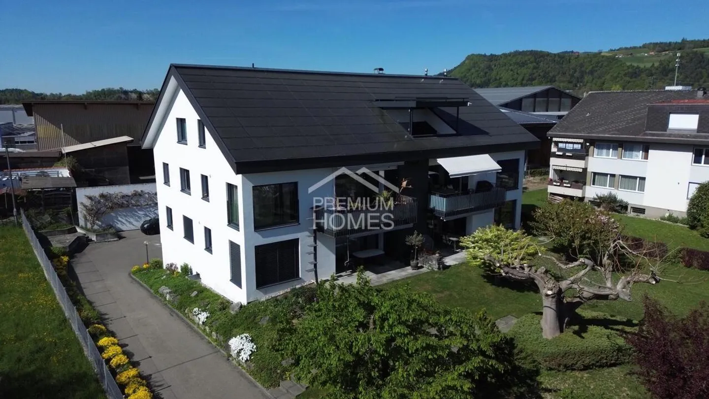 Dreamlike living with a view of the mountains - Photo 1 of 11