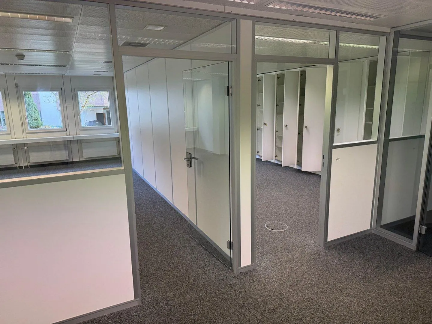 Ufficio spazioso di 255 m² con uffici individuali separati in affitto - Foto 7 di 10