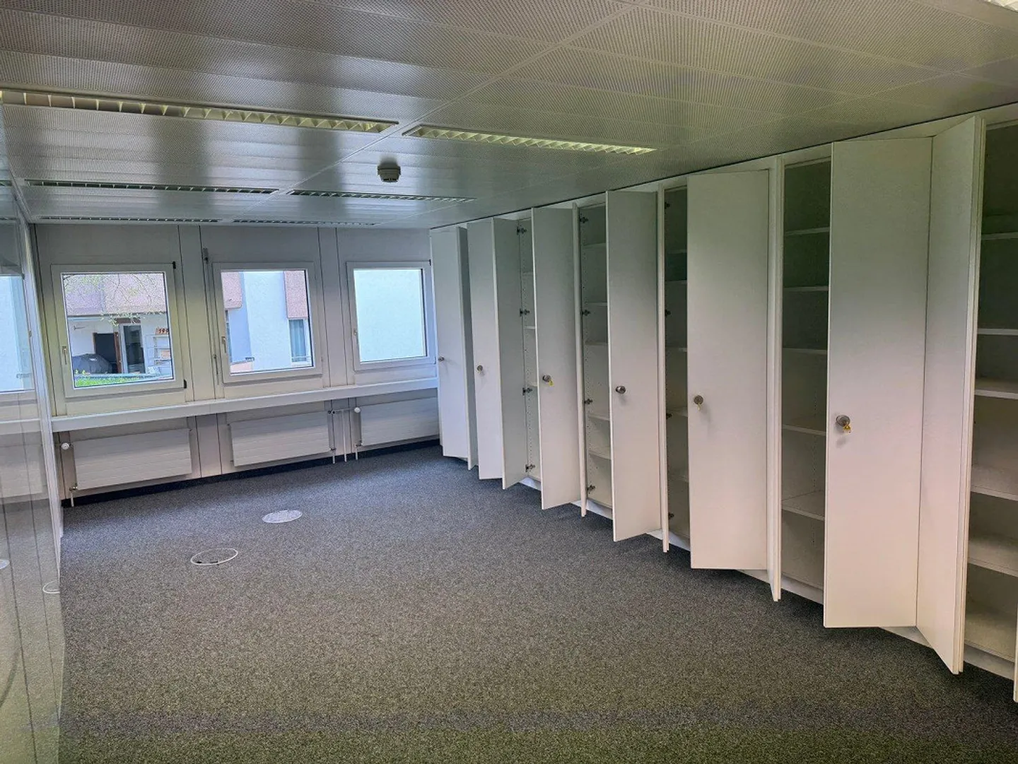Ufficio spazioso di 255 m² con uffici individuali separati in affitto - Foto 9 di 10