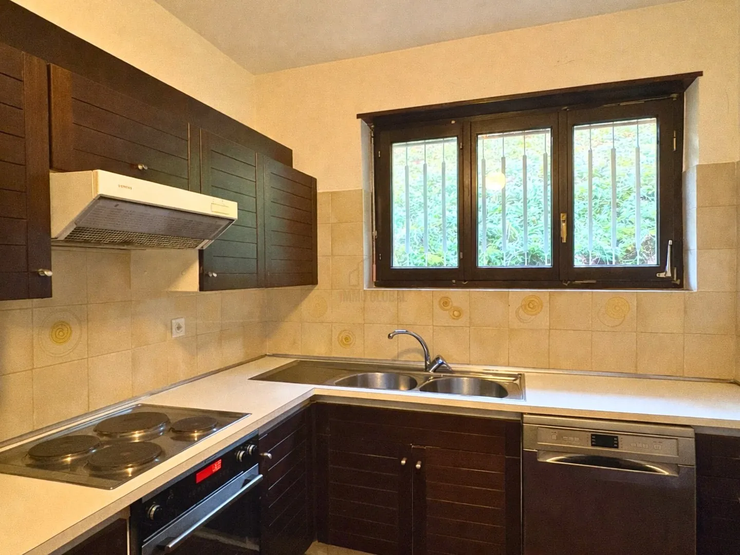 Your home with a large garden and breathtaking view - Photo 6 of 10