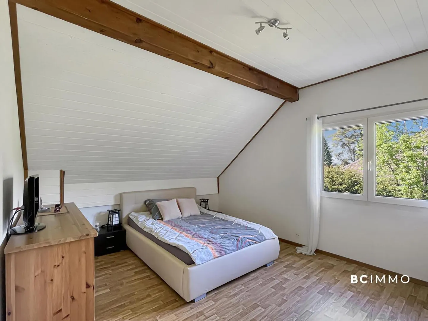 Spacious and Bright Detached House | Exclusivity BC IMMO - Photo 6 of 13