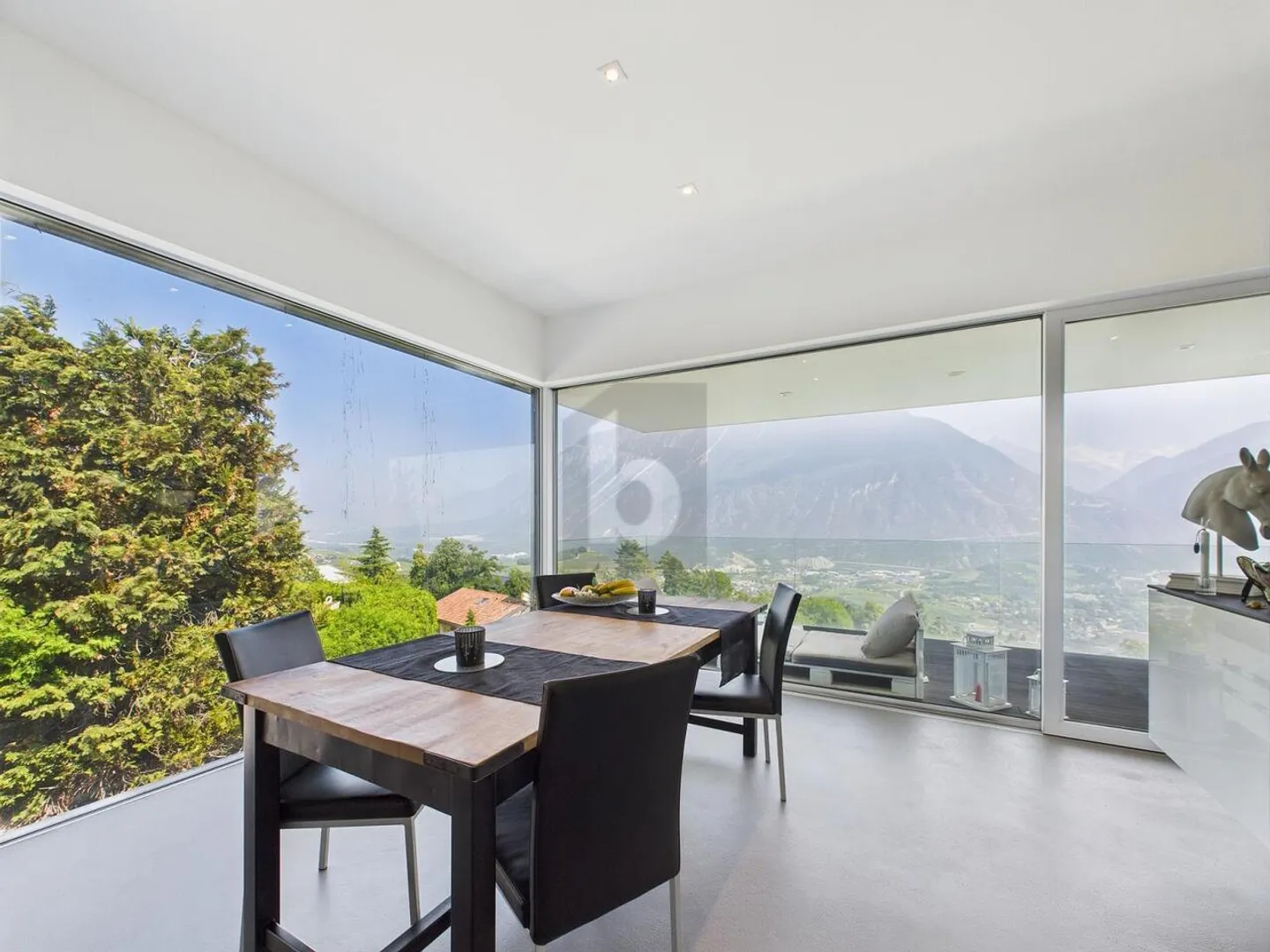 MODERN VILLA WITH POOL, SPA AND VIEW - Photo 4 of 6