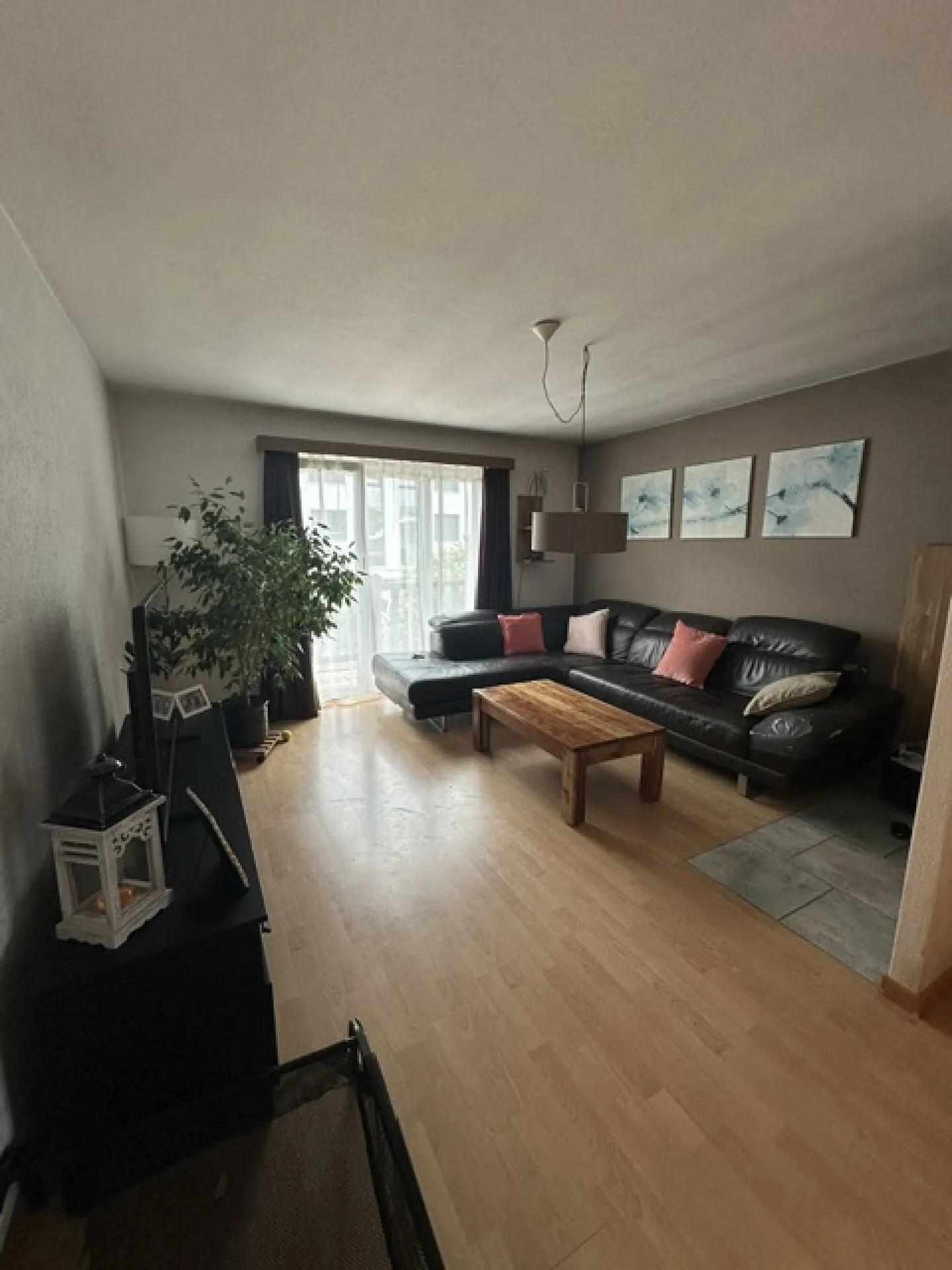 Villa Charmante avec Deux Appartements - Photo 2 sur 9