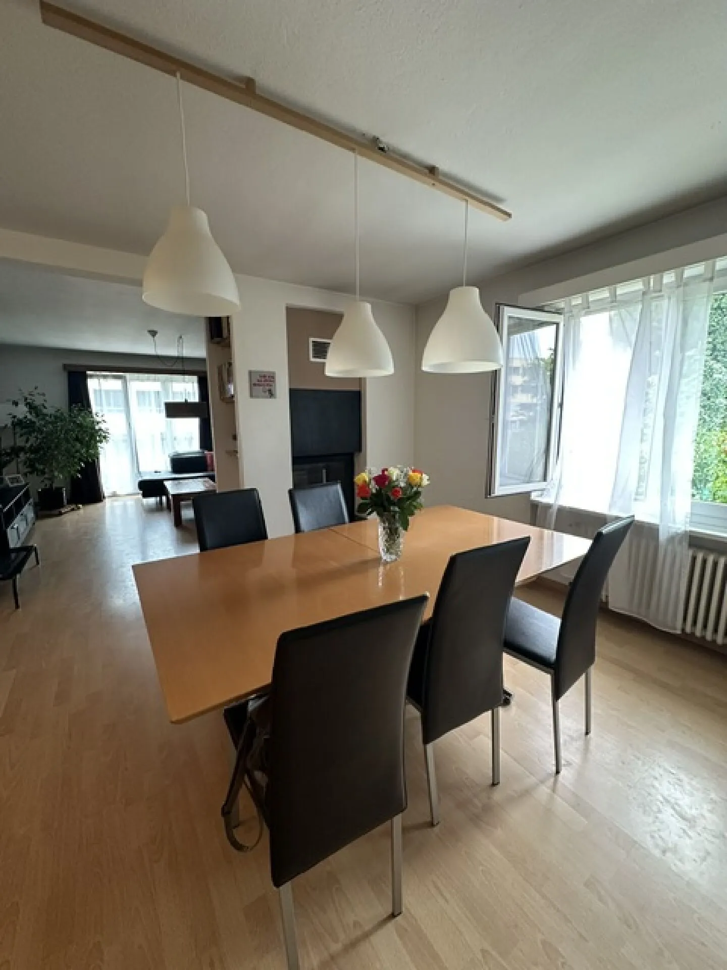 Villa Charmante avec Deux Appartements - Photo 3 sur 9