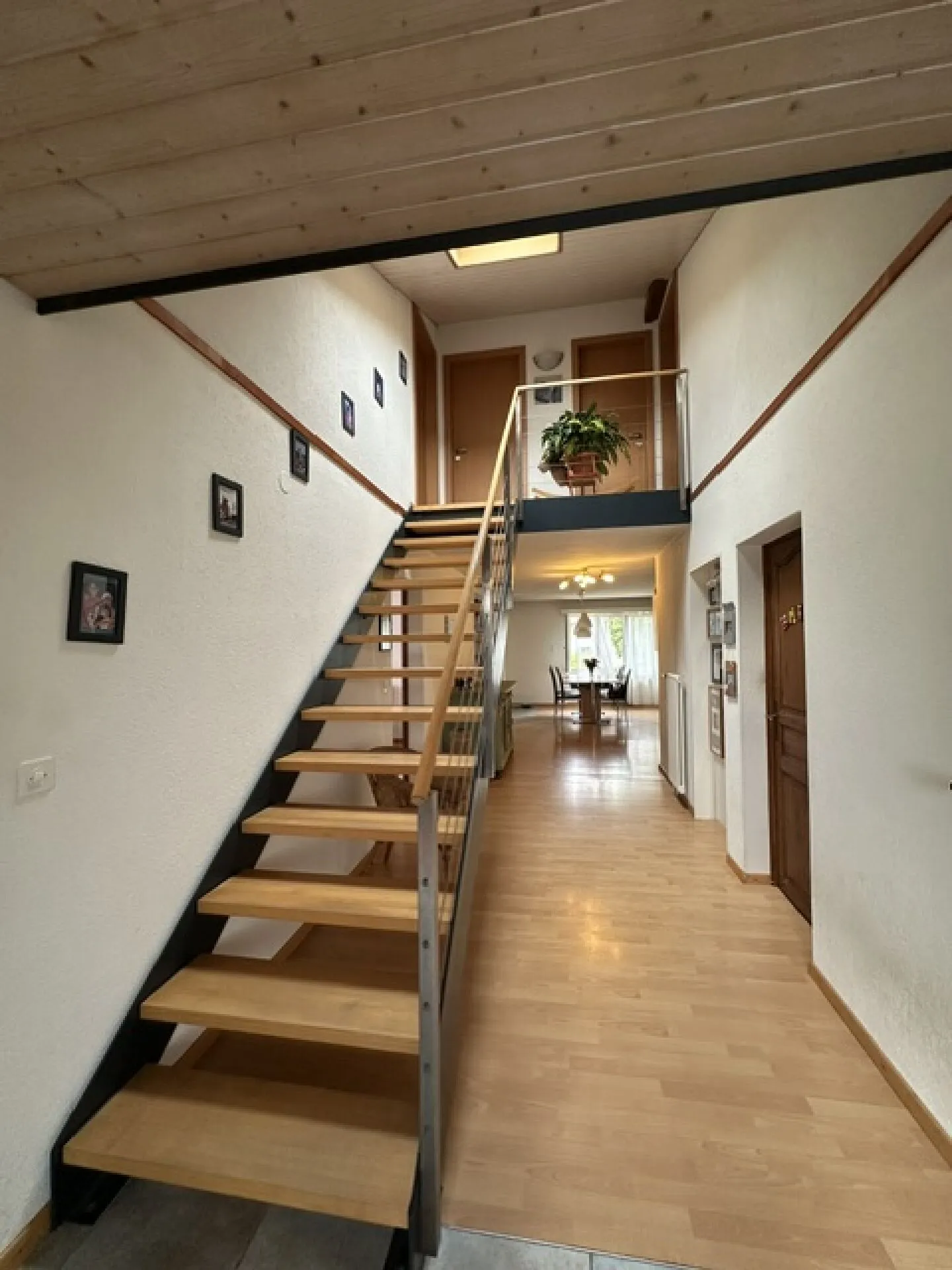 Villa Charmante avec Deux Appartements - Photo 5 sur 9