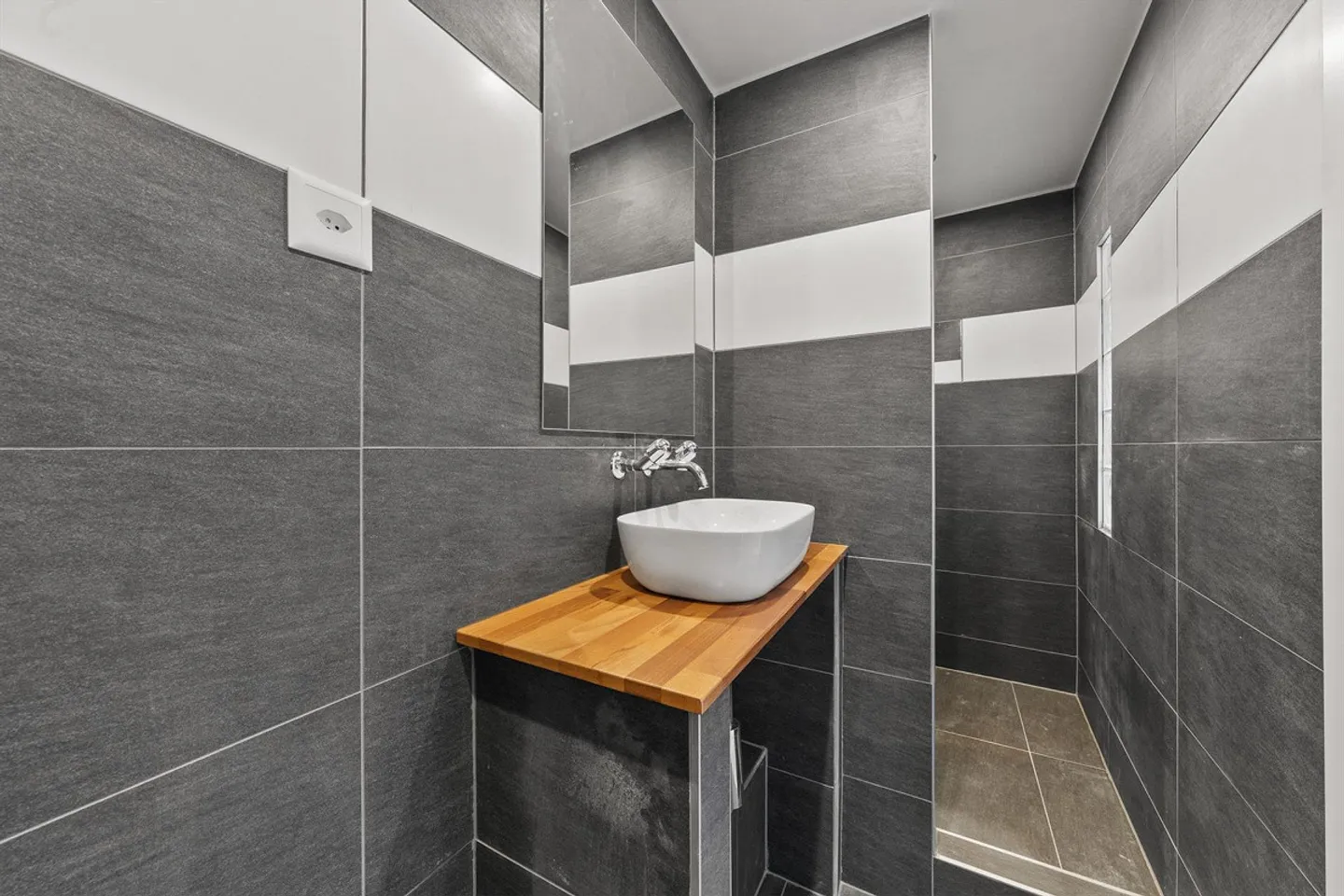 Bellissima Casa a schiera Centro Storico Nyon - 2 letti, 2 bagni. Traversante - Foto 3 di 7