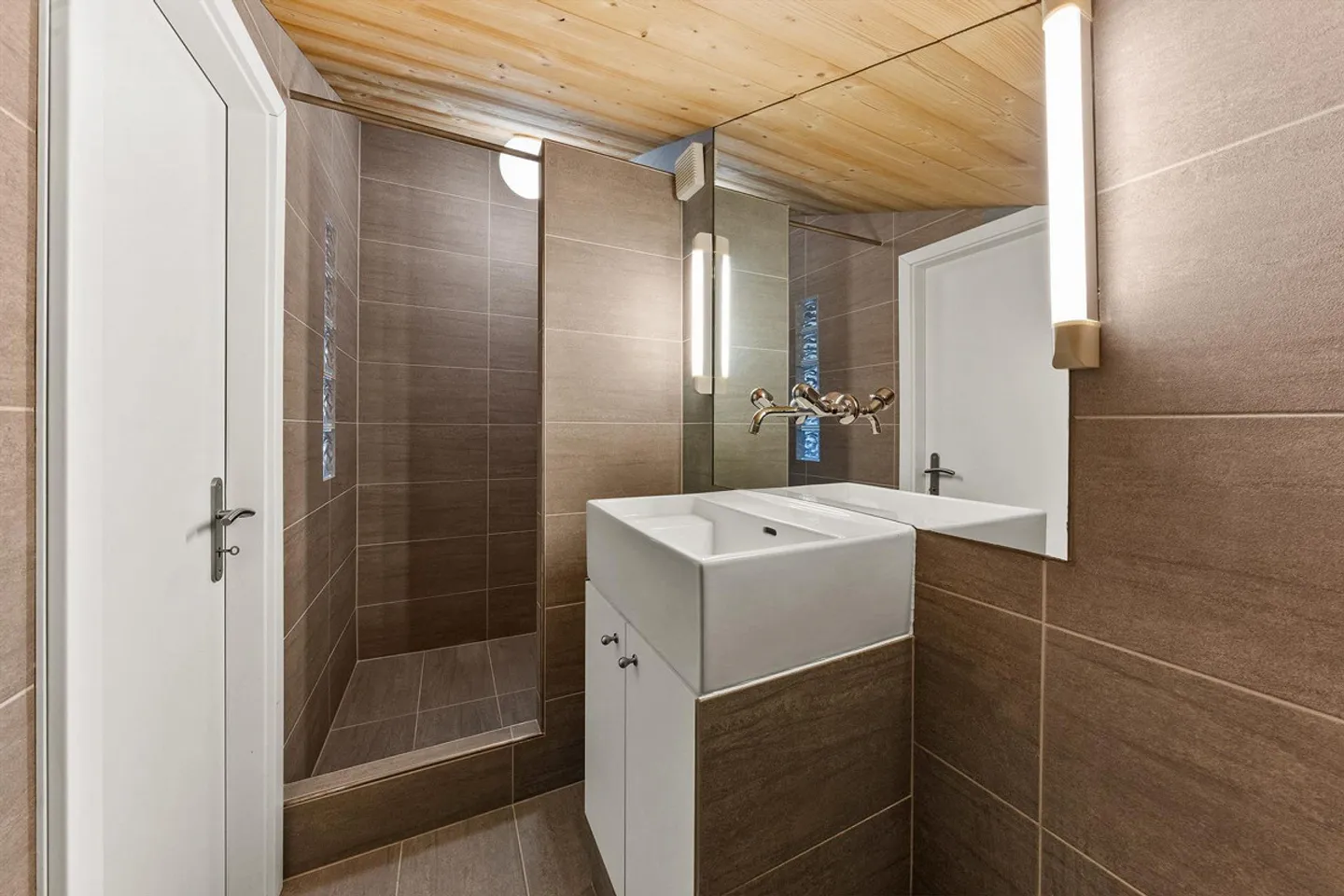 Bellissima Casa a schiera Centro Storico Nyon - 2 letti, 2 bagni. Traversante - Foto 4 di 7