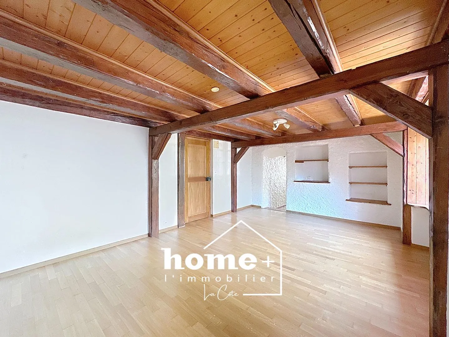 Charming Ground-Floor Apartment - Photo 2 of 3