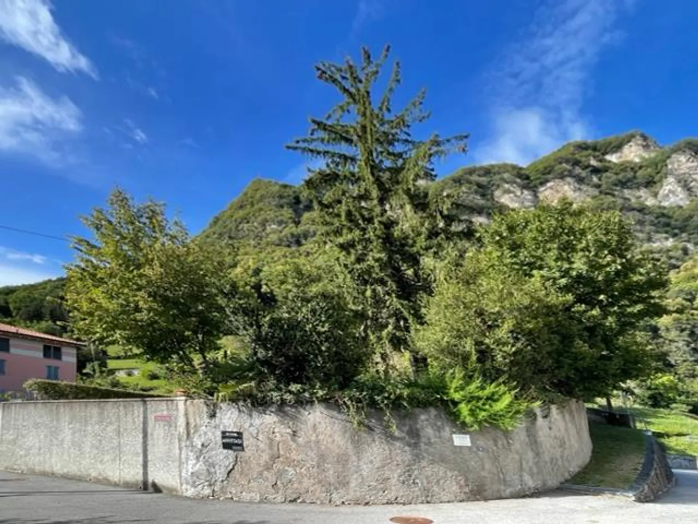 Terreno edificabile con licenza edilizia per 8 appartamenti - Foto 12 di 14