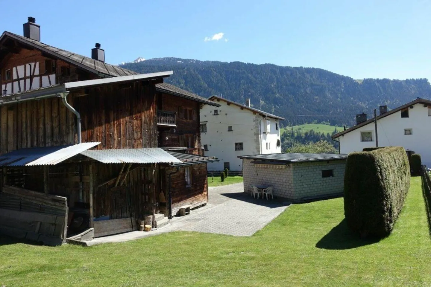 Half house with large garden in Schluein - Photo 5 of 5