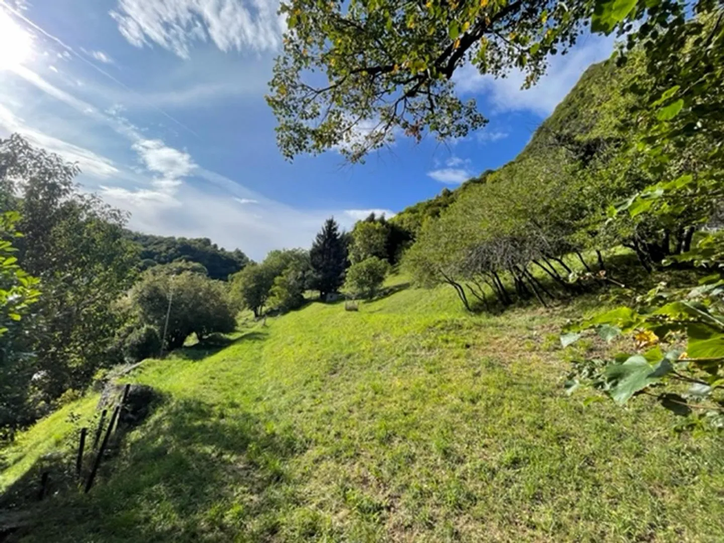 Terreno edificabile con licenza edilizia per 8 appartamenti - Foto 8 di 14