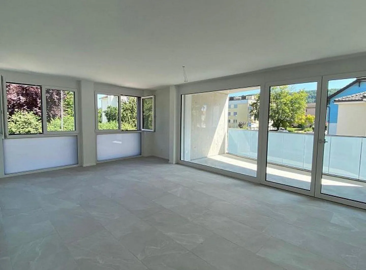 Appartamento luminoso e moderno di 3,5 stanze - Foto 2 di 7