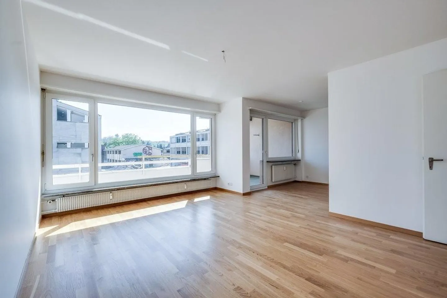 Quartier résidentiel calme dans la verdure - Photo 5 sur 8