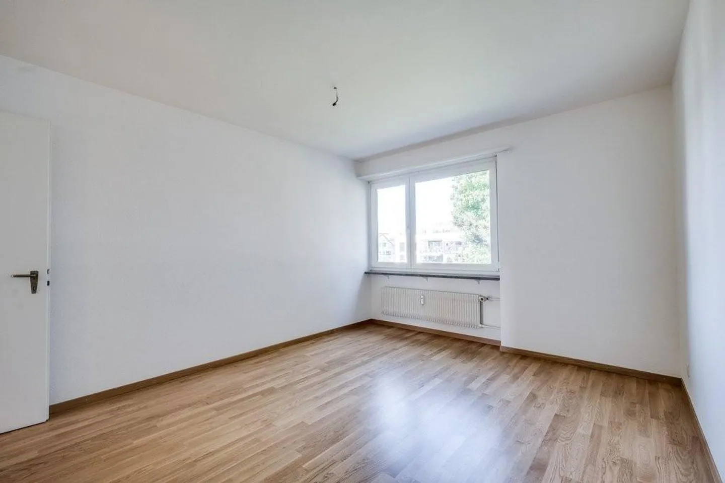 Quartier résidentiel calme dans la verdure - Photo 6 sur 8