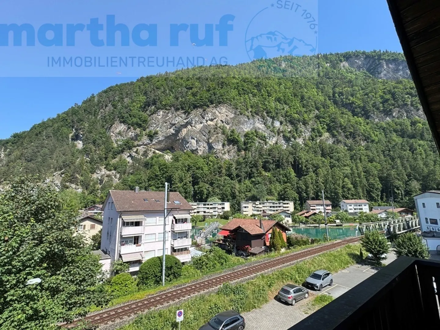 Ampio appartamento mansardato di 4,5 locali con vista sulla Jungfrau e sull'Aare - Foto 5 di 13
