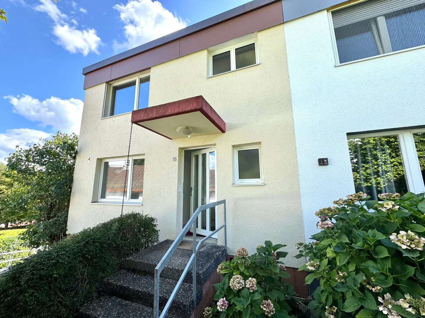 Incantevole casa a schiera di 5,5 stanze in una posizione tranquilla - Foto 1 di 15