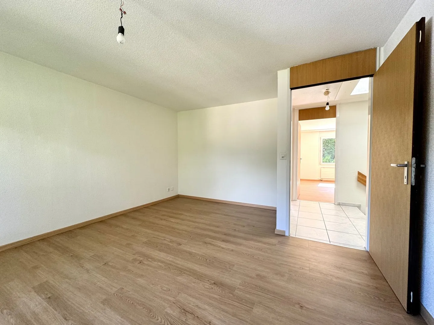 Incantevole casa a schiera di 5,5 stanze in una posizione tranquilla - Foto 9 di 15