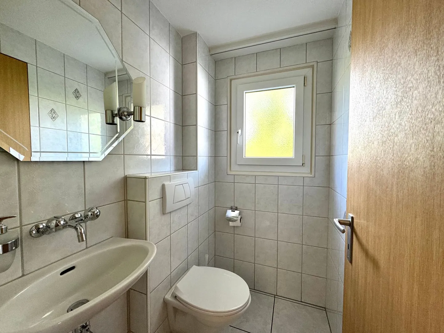 Incantevole casa a schiera di 5,5 stanze in una posizione tranquilla - Foto 3 di 15