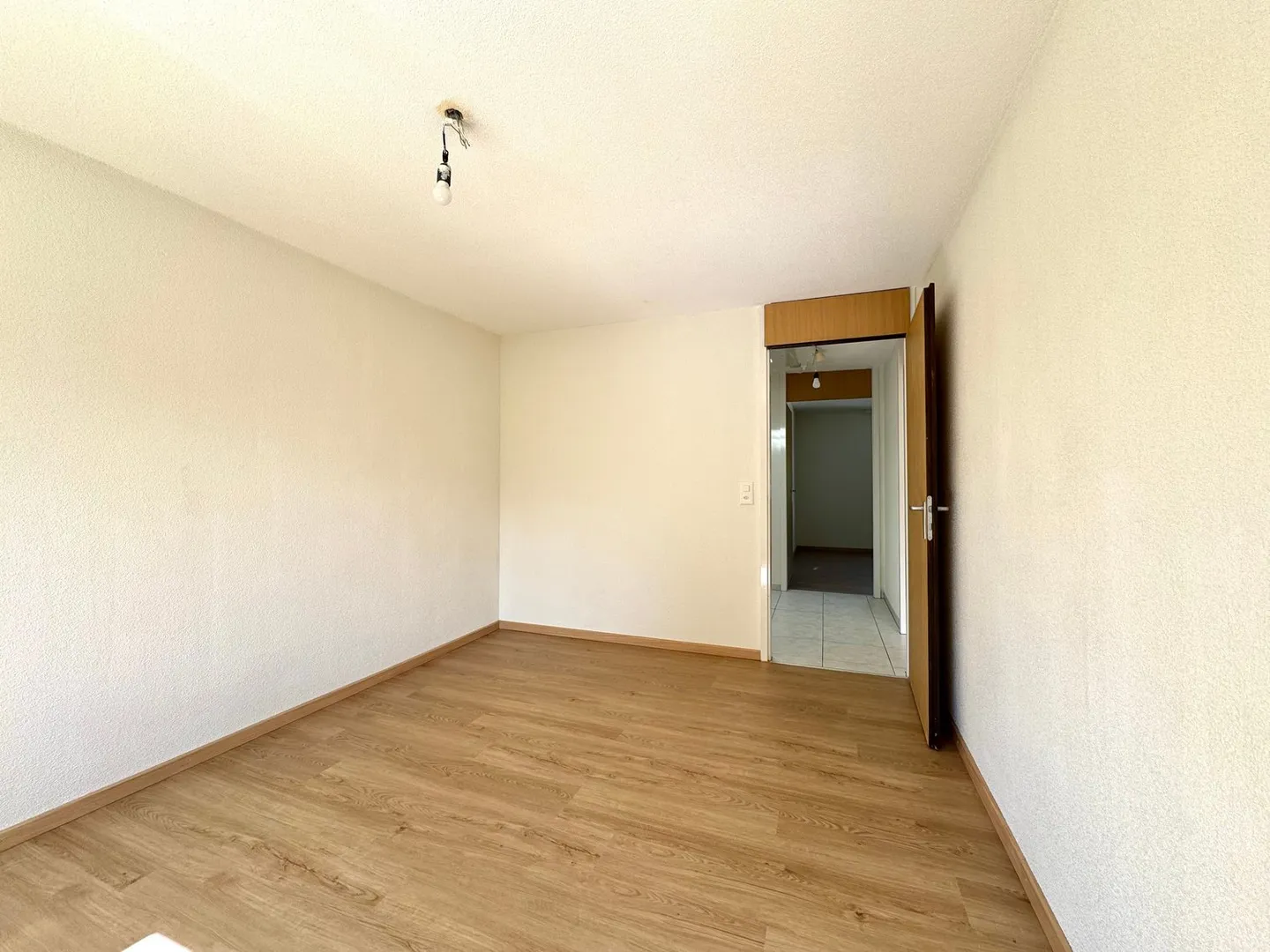 Incantevole casa a schiera di 5,5 stanze in una posizione tranquilla - Foto 12 di 15