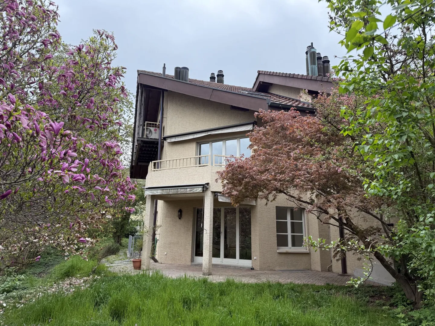 8-Room Double Family House with Apartment - Photo 1 of 15