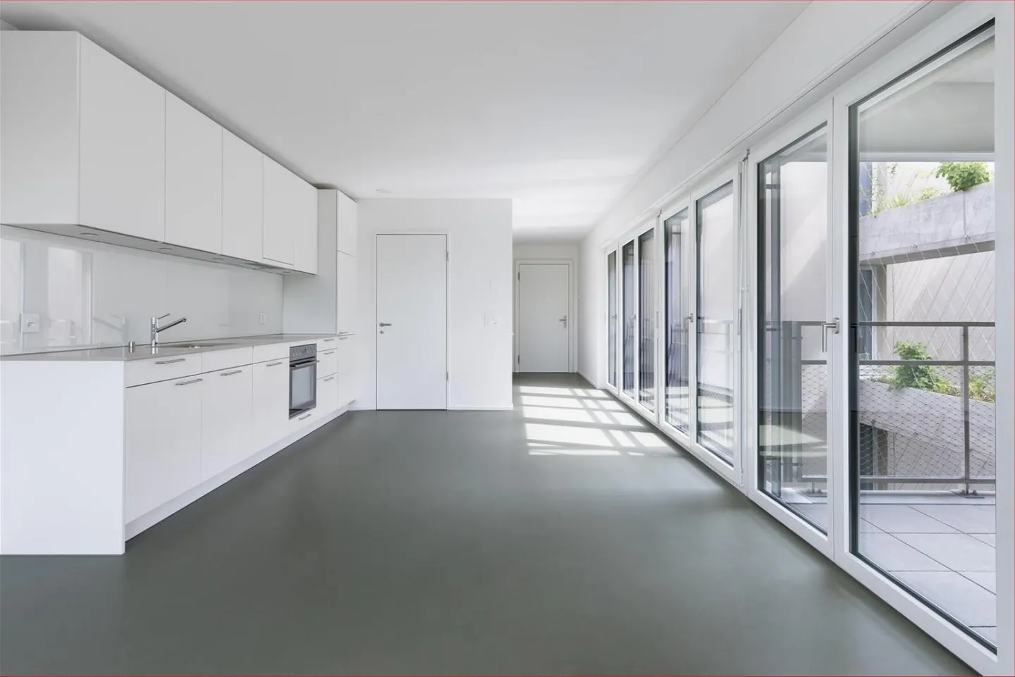 Moderne Wohnung mit Atrium - Foto 3 von 9