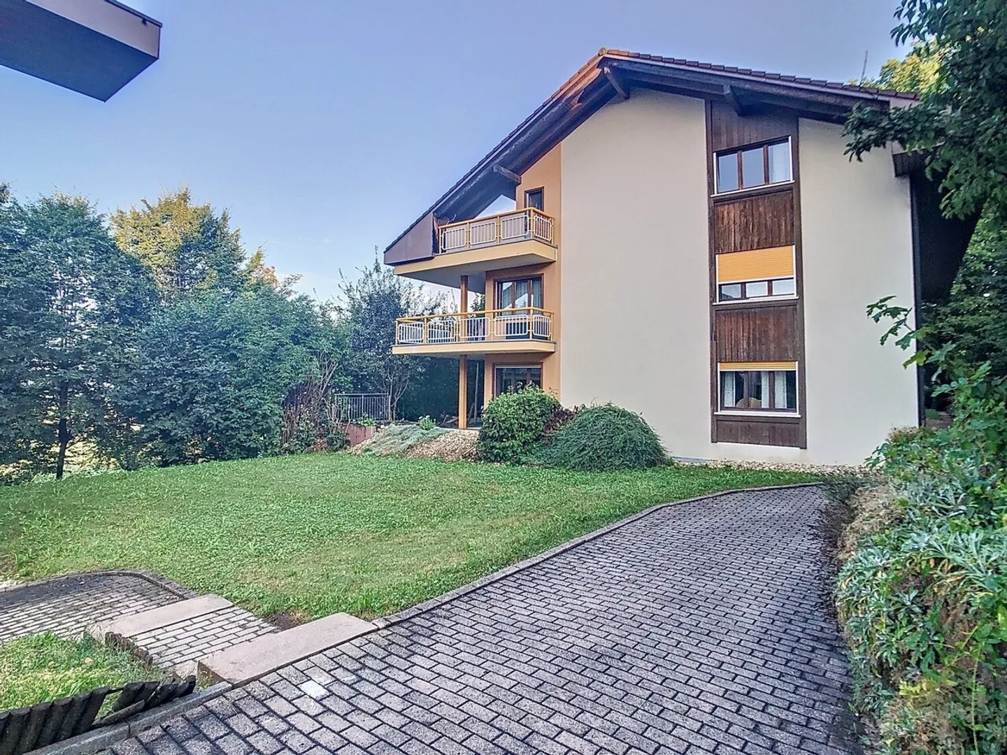 Grand Studio avec Terrasse - Photo 2 sur 3