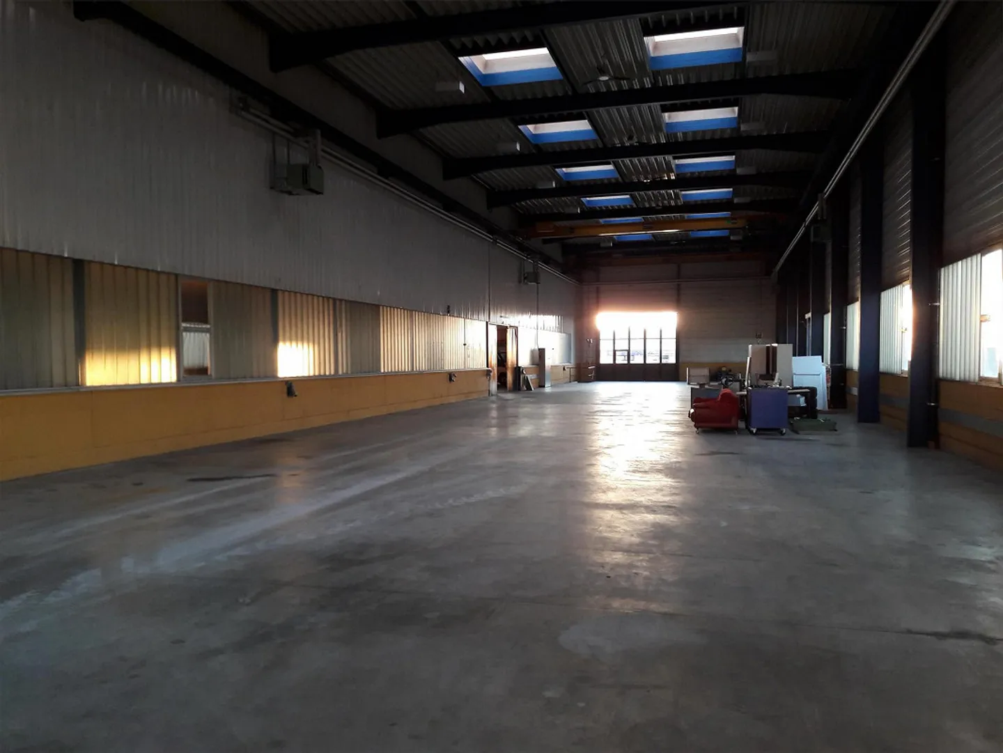 Geräumige Lagerhalle mit Kränen - Foto 4 von 4