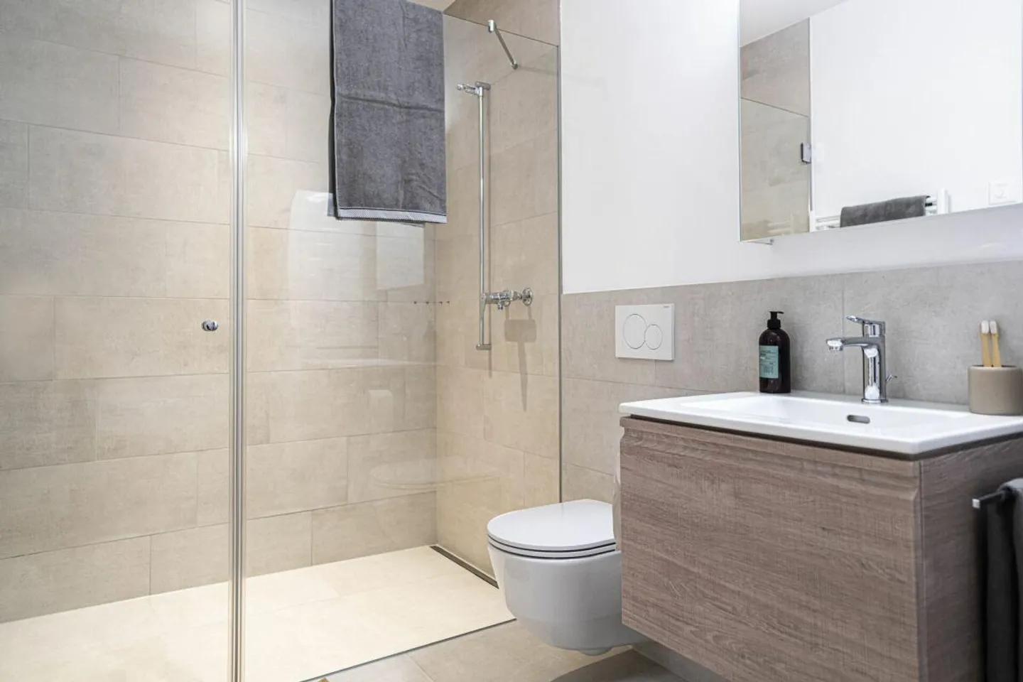 Appartement moderne de 3,5 pièces à Neuhausen - Photo 5 sur 7