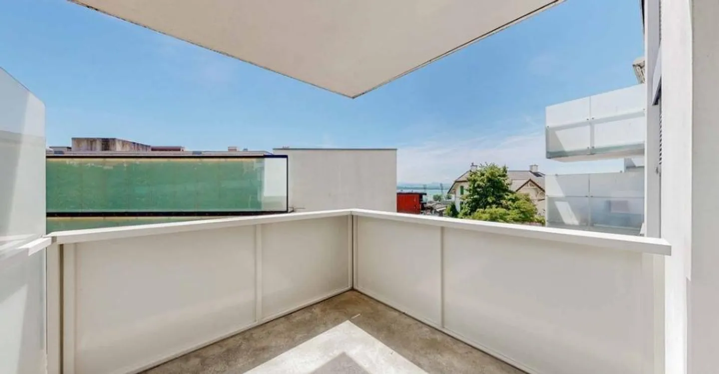 Spacious Apartment Near Lake - Photo 1 of 11