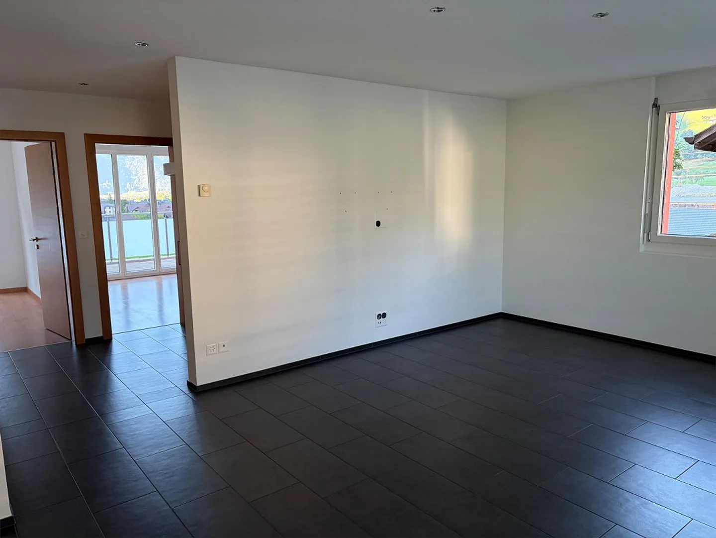 Appartement lumineux et moderne de 3,5 pièces - Photo 2 sur 10