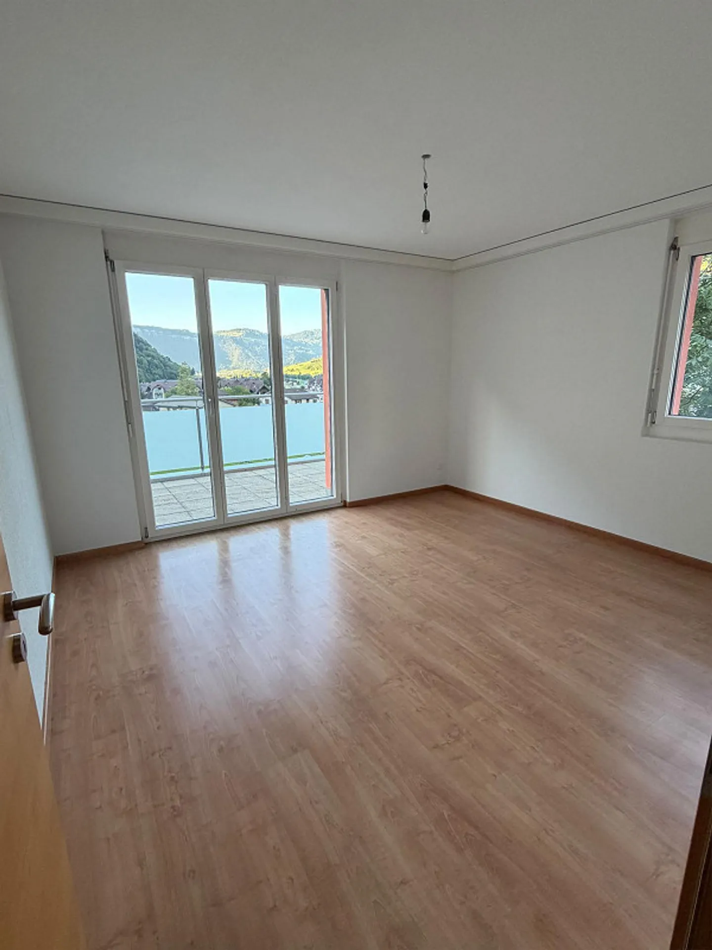 Appartement lumineux et moderne de 3,5 pièces - Photo 4 sur 10