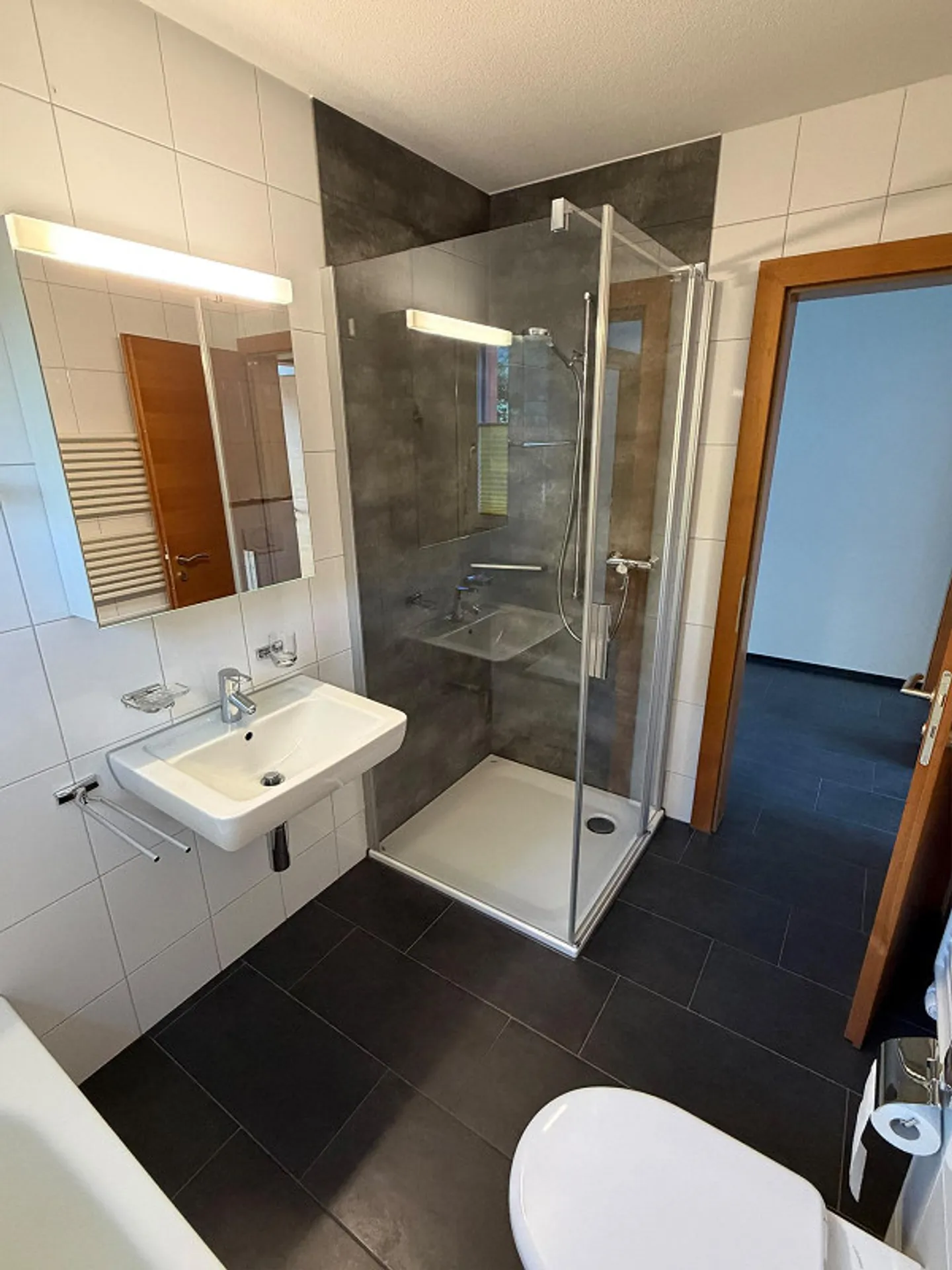 Appartement lumineux et moderne de 3,5 pièces - Photo 7 sur 10