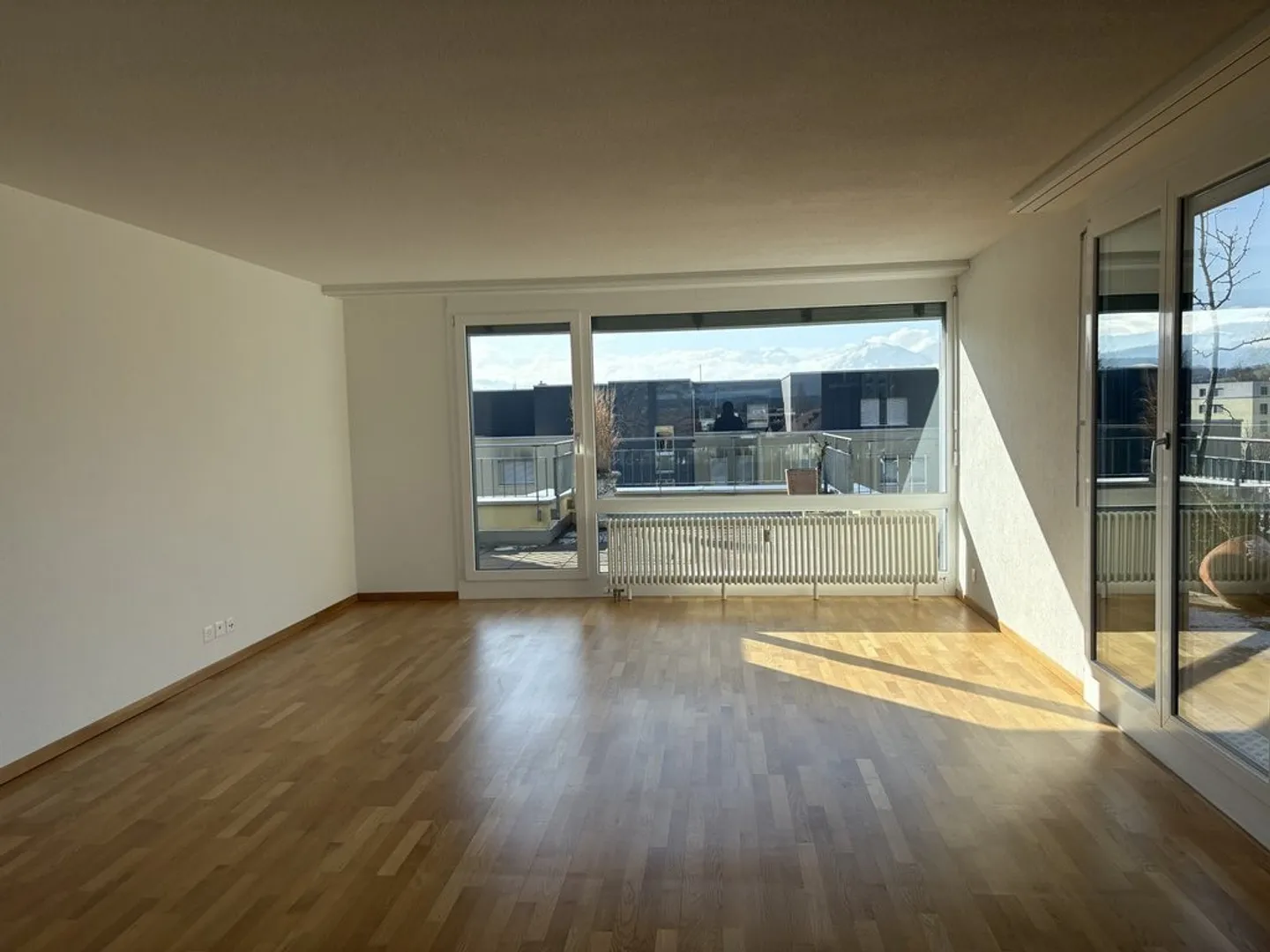 Modernes Attikawohnung mit Terrasse - Foto 2 von 7