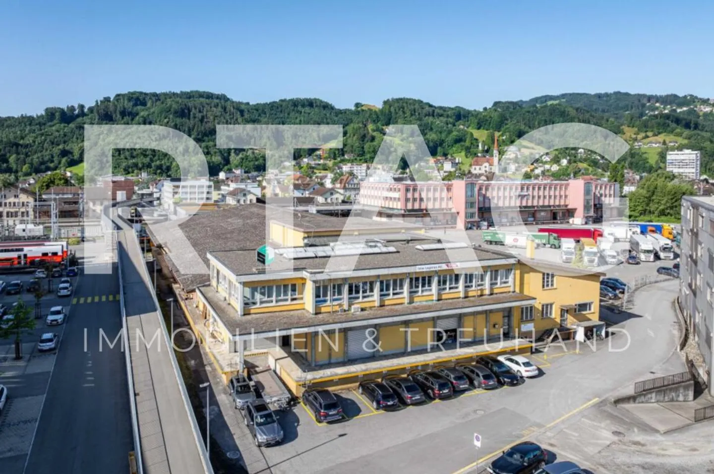 Spazio commerciale/magazzino - Foto 1 di 5