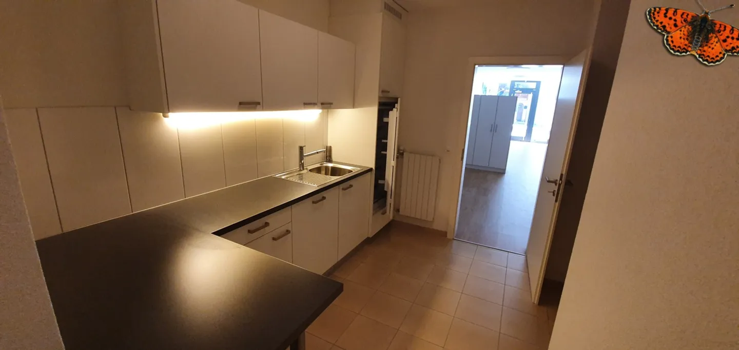 Beautiful commercial space of 114m² in the heart of Payerne - Photo 5 of 9