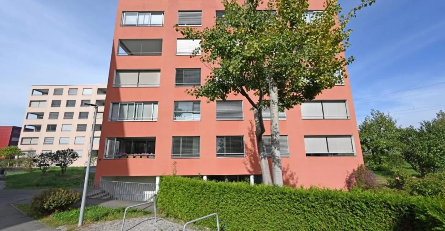Spacious 5.5-room apartment in a central location in Lyss - Photo 1 of 13