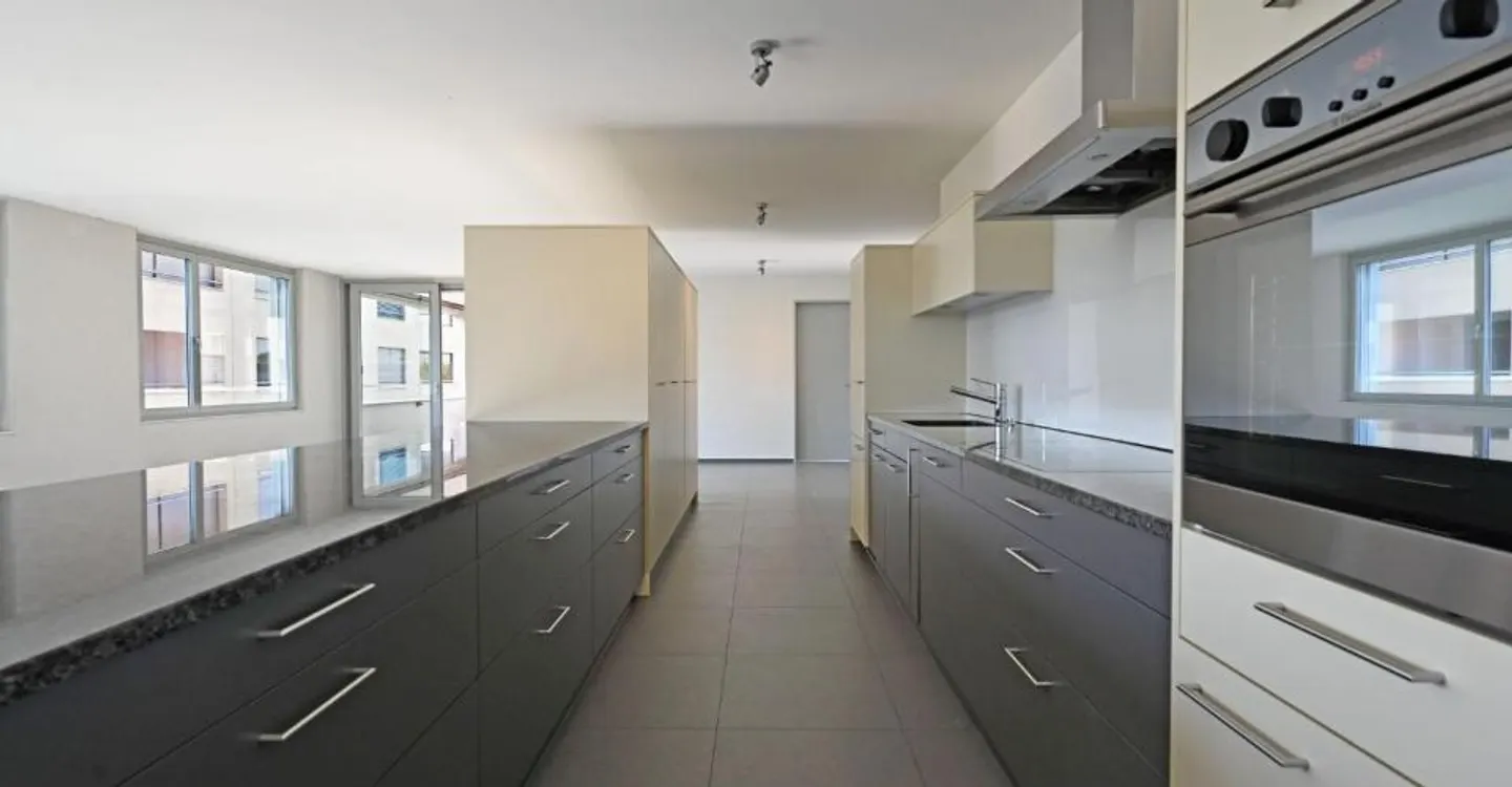 Spacious 5.5-room apartment in a central location in Lyss - Photo 3 of 13