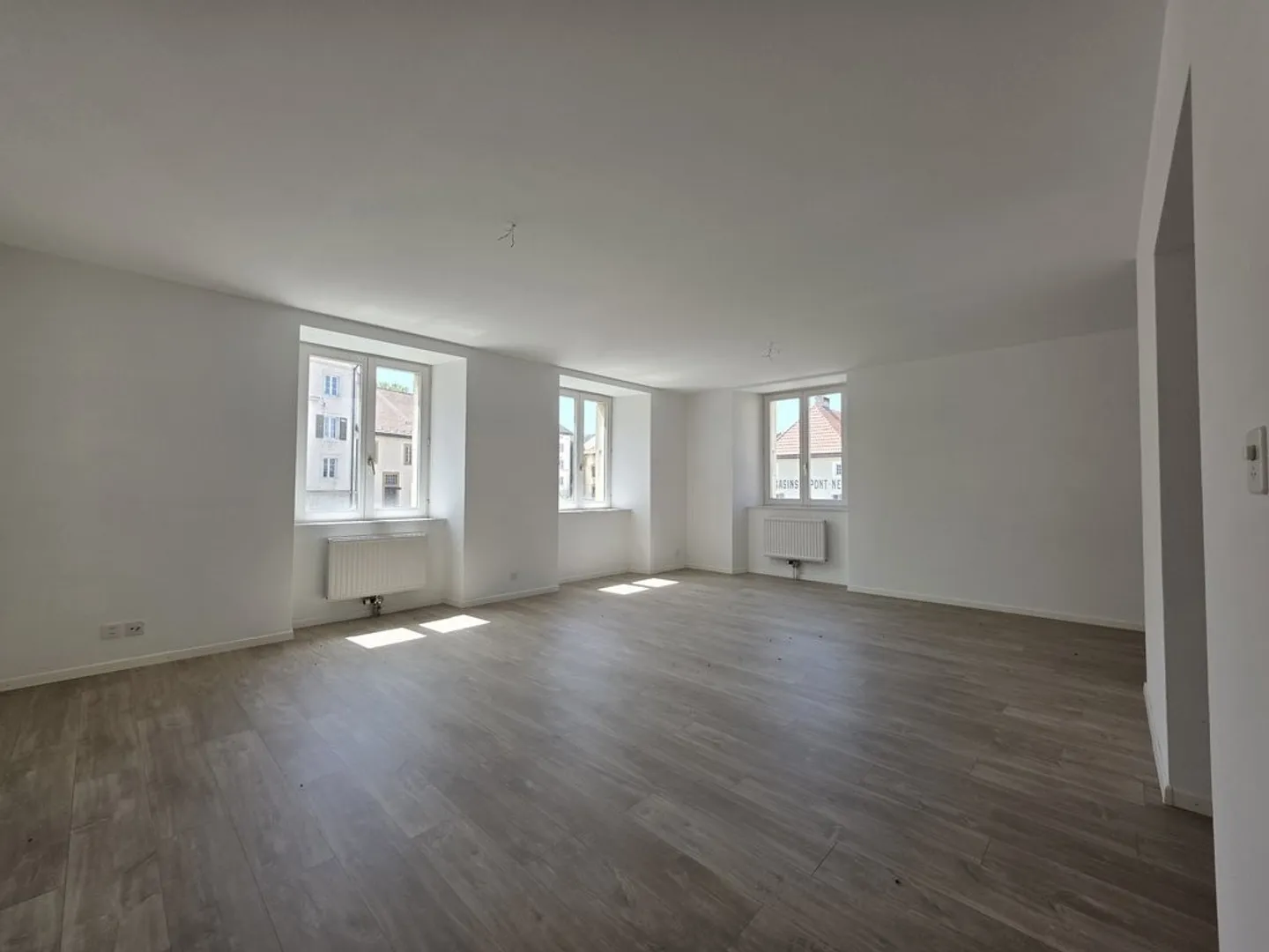 SPACIOUS 4-ROOM APARTMENT WITH 110 M2 - Photo 4 of 7