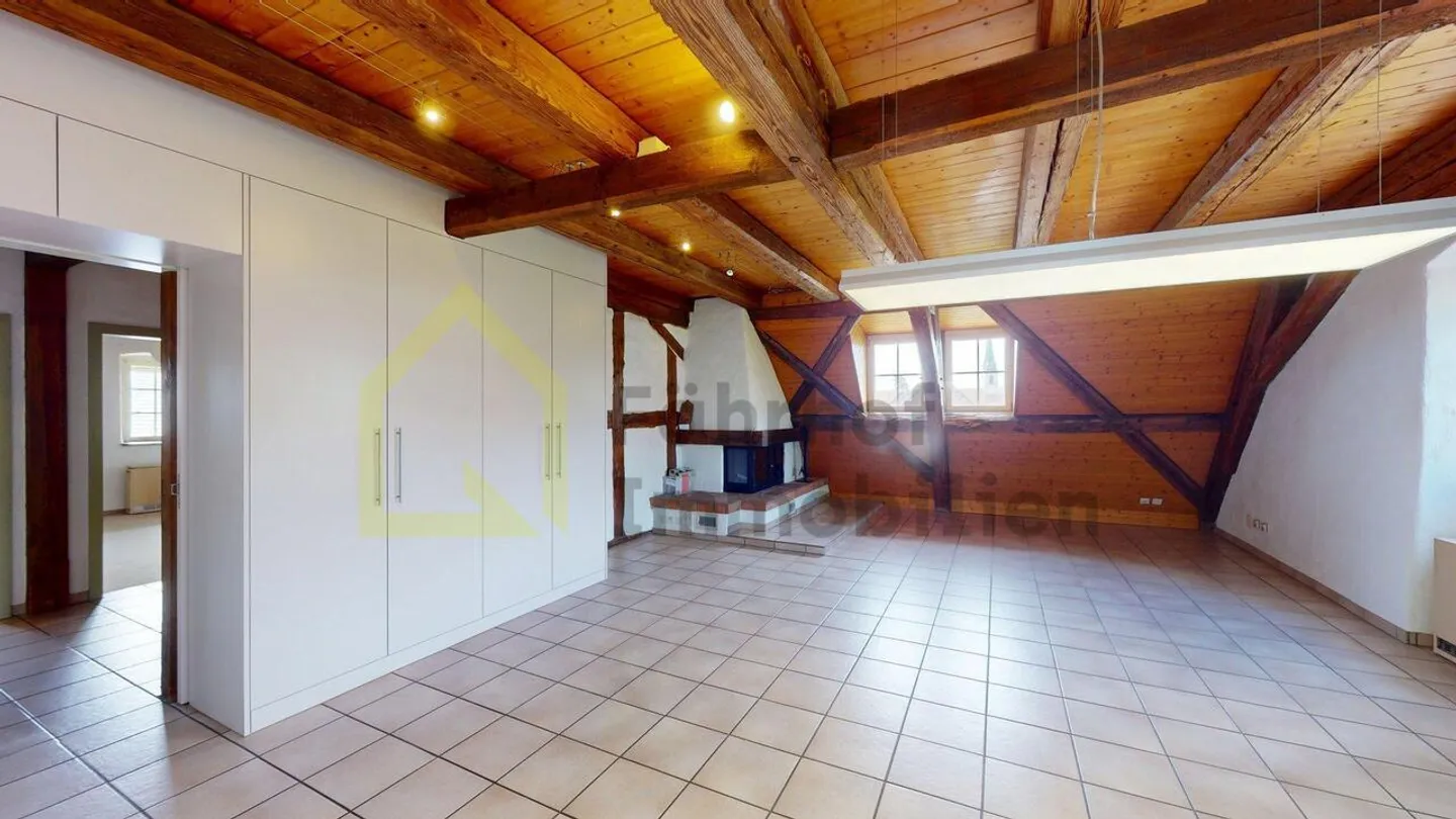 Large Maisonette Apartment with Castle Feeling - Photo 5 of 14