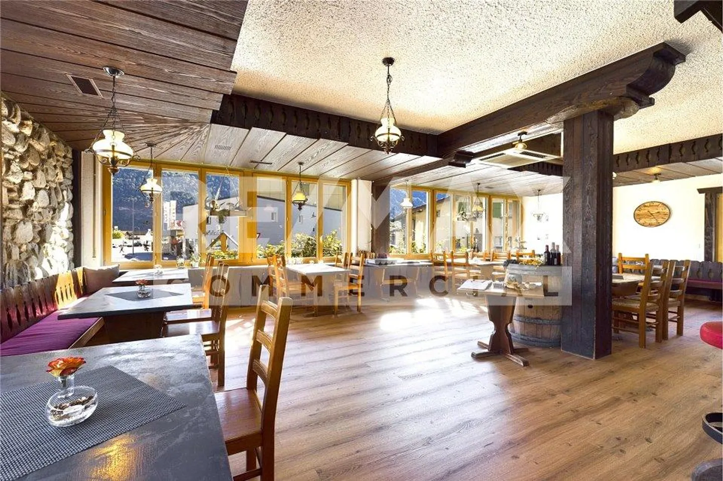 Residential and commercial property "TOURIST" in a frequented pedestrian location. - Photo 3 of 13