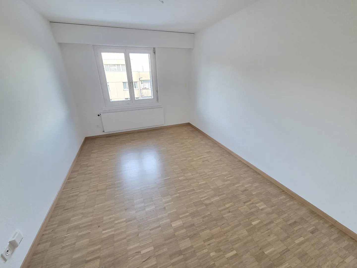 Appartement spacieux de 3,5 pièces rénové avec nouvelle salle de bain/WC incluant un balcon - Photo 9 sur 13