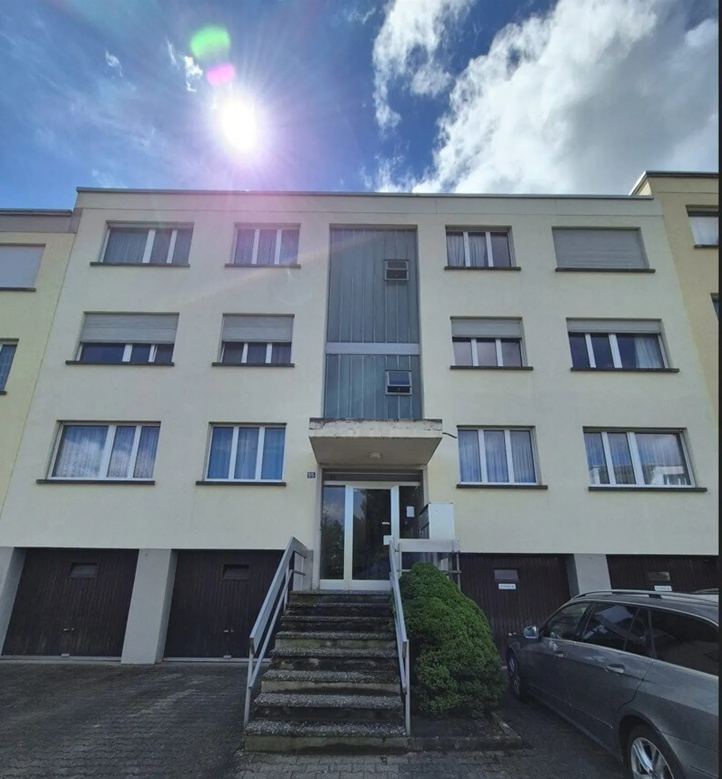 Appartement 3 pièces avec terrasse spacieuse - Photo 1 sur 4