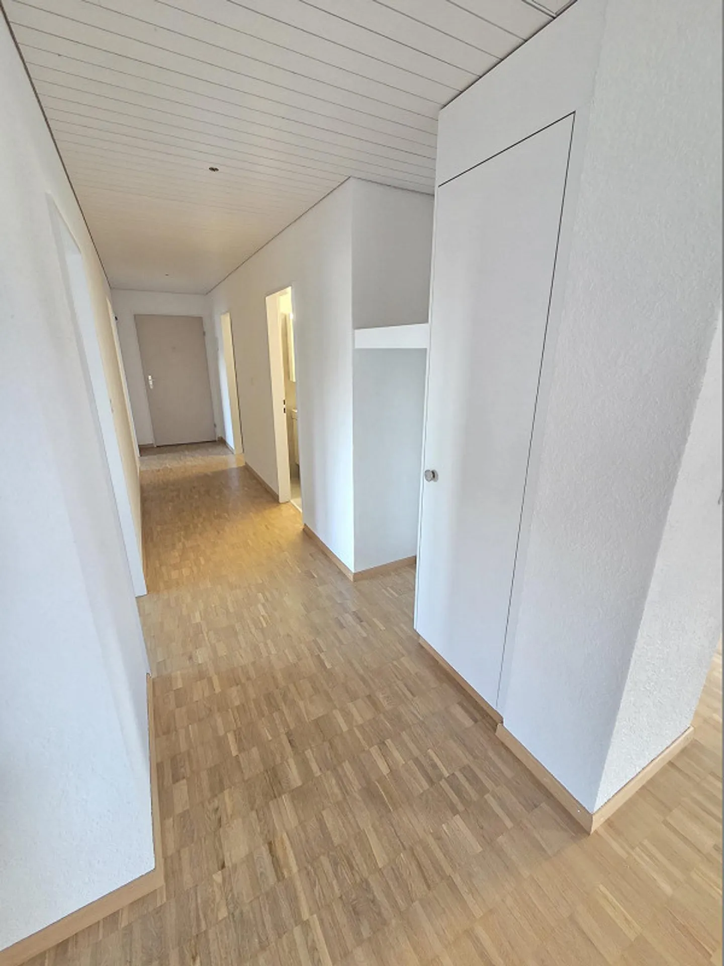 Appartement spacieux de 3,5 pièces rénové avec nouvelle salle de bain/WC incluant un balcon - Photo 10 sur 13
