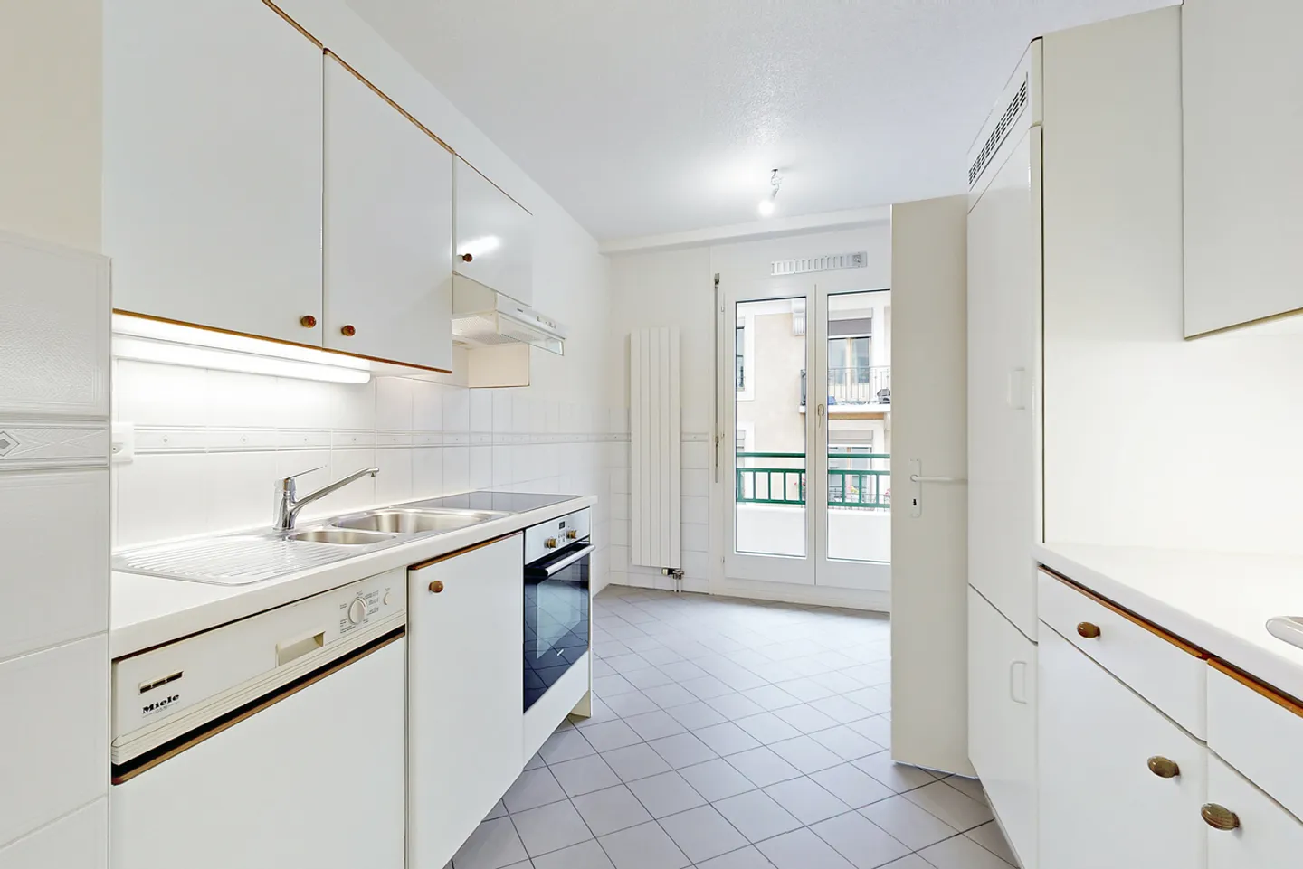 Beautiful apartment with a clear view - Photo 4 of 12