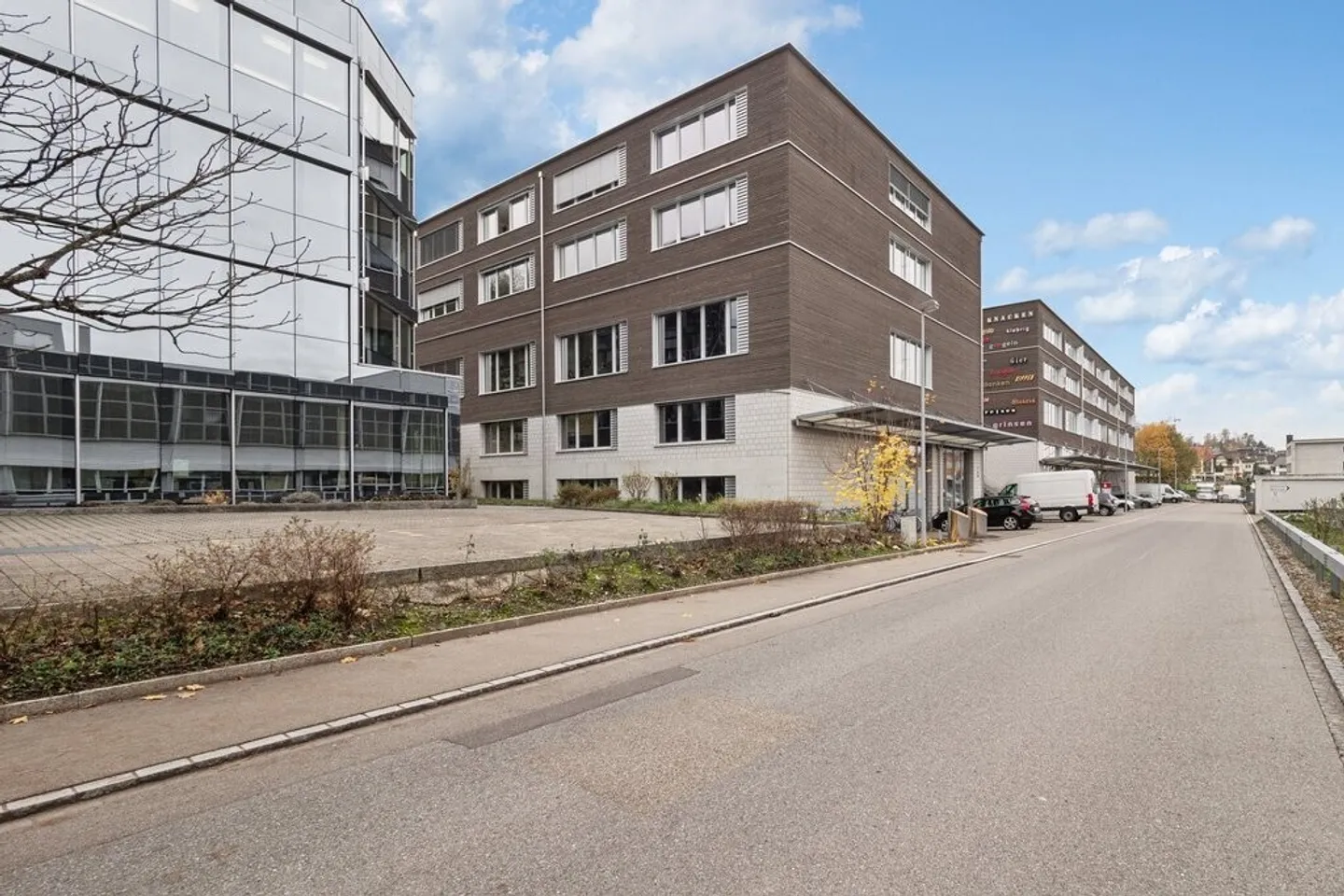 Emplacement de bureau attrayant avec potentiel ! - Photo 1 sur 2