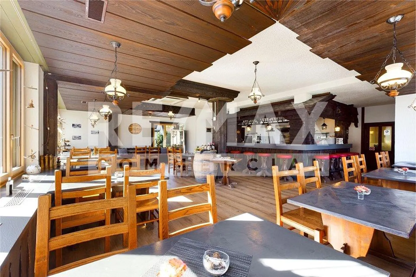 Residential and commercial property "TOURIST" in a frequented pedestrian location. - Photo 2 of 13