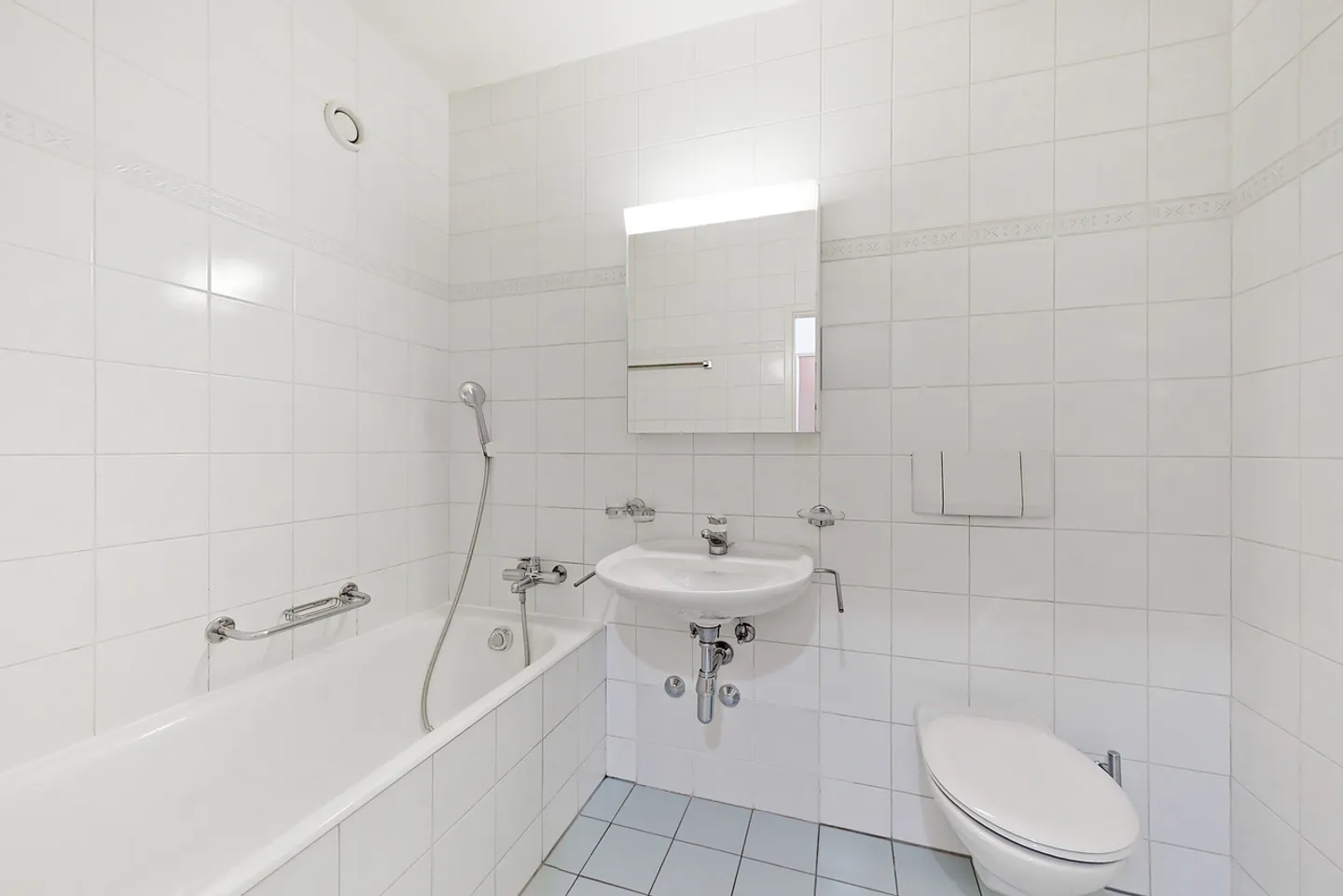 Beautiful apartment with a clear view - Photo 10 of 12