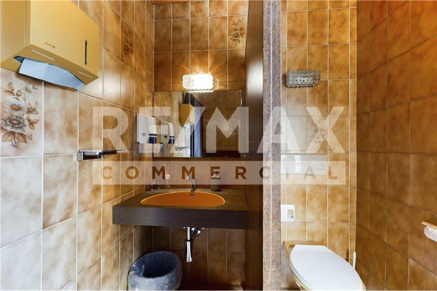 Residential and commercial property "TOURIST" in a frequented pedestrian location. - Photo 9 of 13