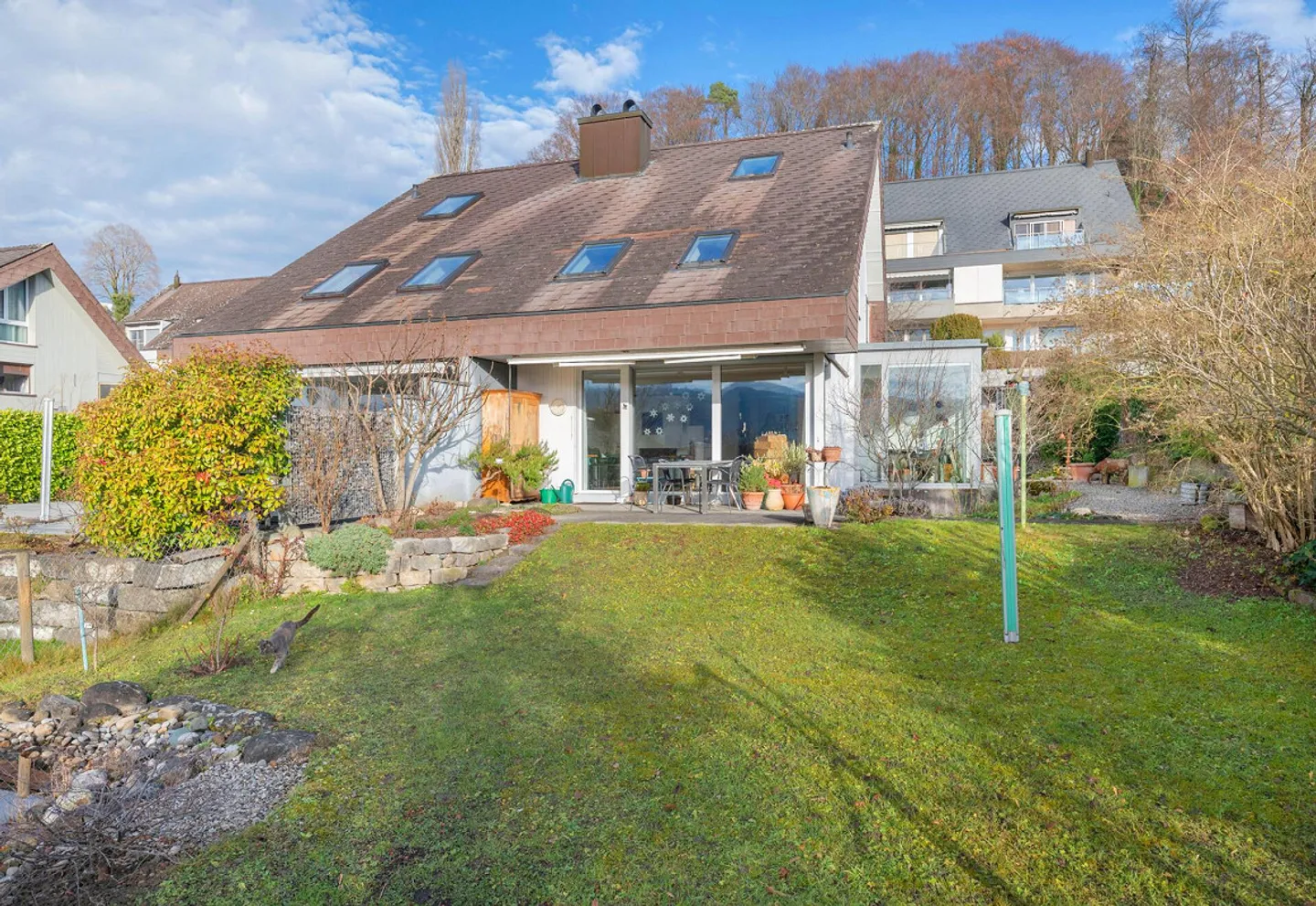 Vivere con stile in un'oasi di giardino idilliaca in una posizione da sogno - Foto 4 di 14